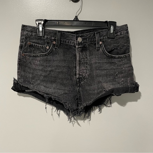 Levi’s 501 Shorts Trashed Black Size 29 Distressed - Picture 3 of 7
